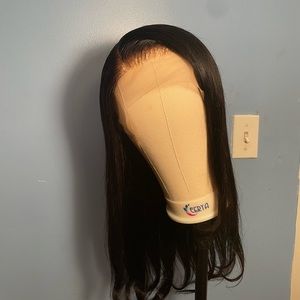 13x4 wig have multiple in hands